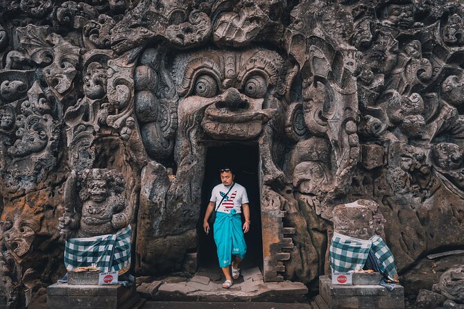 Private Tour : Bali Best Waterfalls, Temples and Monkey Forest - What to pack for waterfalls and temples