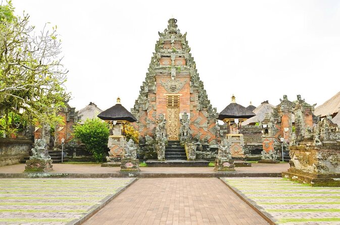 Private Tour: Batuan Temple, Tegenungan Waterfall, Elepahant Cave Free transport - Tegenungan Waterfall and the walk to the water