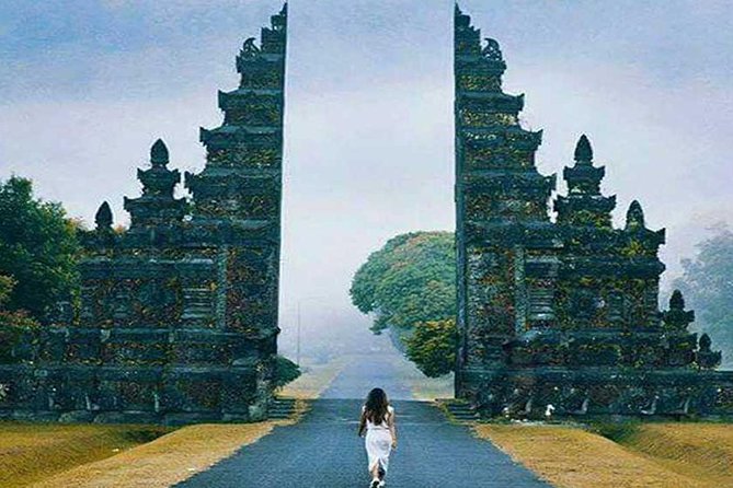 Private Tour: Ulun Danu Temple-Handara Gate-Wana Giri Hill&Tanah Lot Sunset - Wanagiri Hill above Buyan Lake