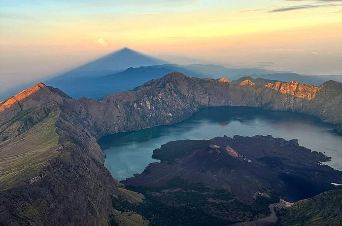 Rinjani Summit 2 days 1 night - The guides and porter team