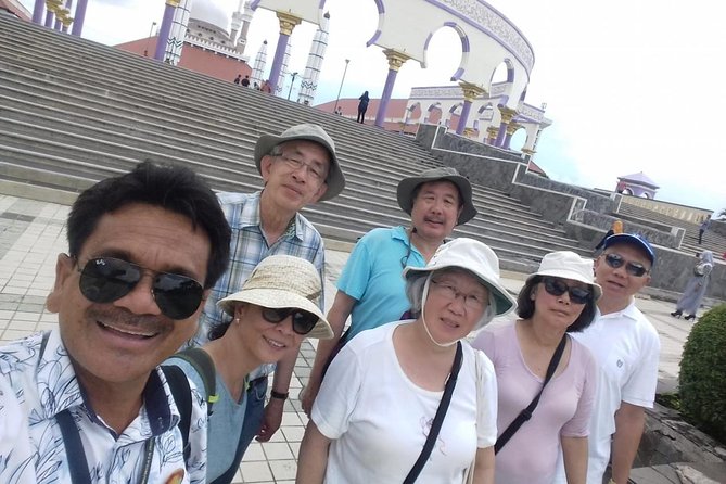 Semarang Tour For Cruise Passengers - Sam Po Kong Temple’s bold colors and ornament