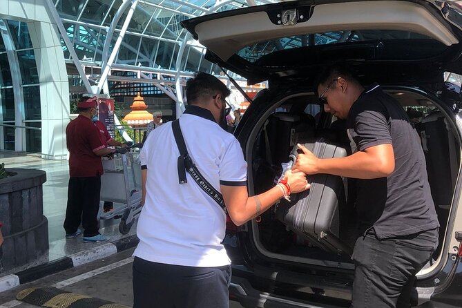 Seminyak Airport Transfer - Finding your driver at the arrival terminal