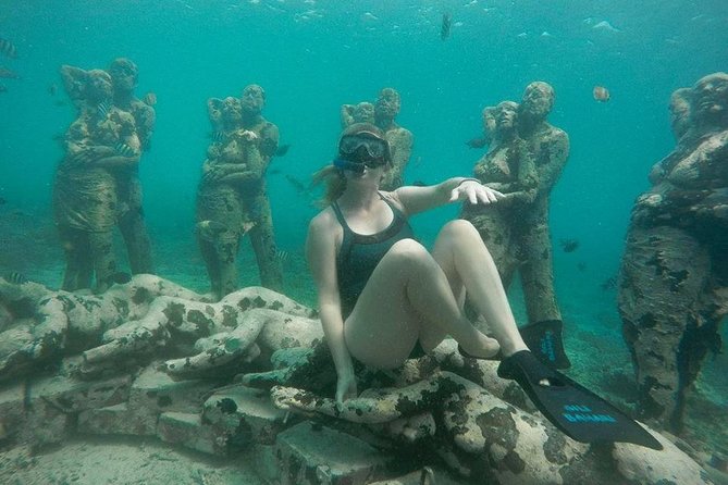 Sharing Snorkeling Trip Gili islands Depart Lombok/Gili Trawangan - What the glass-bottom boat adds