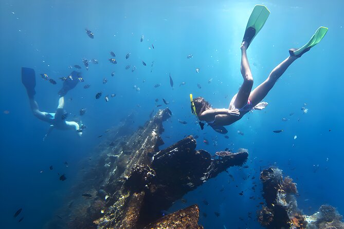 Snorkeling in Blue Lagoon Padang Bai Bali : Snorkel in the clear blue waters - Second snorkeling stop: a useful change of scene