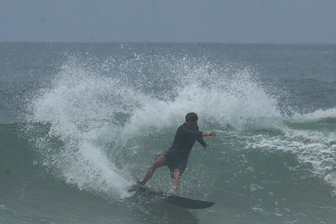 Surf lesson | Energy surfschool krui - Your first surf lesson on Batu Bolong Beach