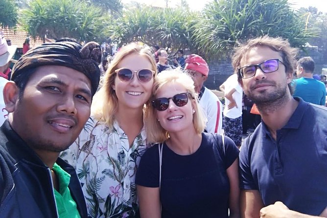 Tanah Lot Bali Temple Sunset Small Group Tour – Half Day - Reaching the temple and finding your view