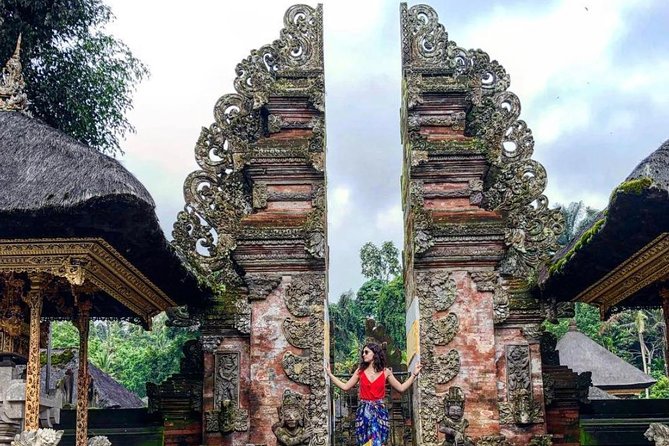 Tanah Lot Temple, Waterfall & Ubud Tour (Private & All-Inclusive) - Lunch and the middle of the day
