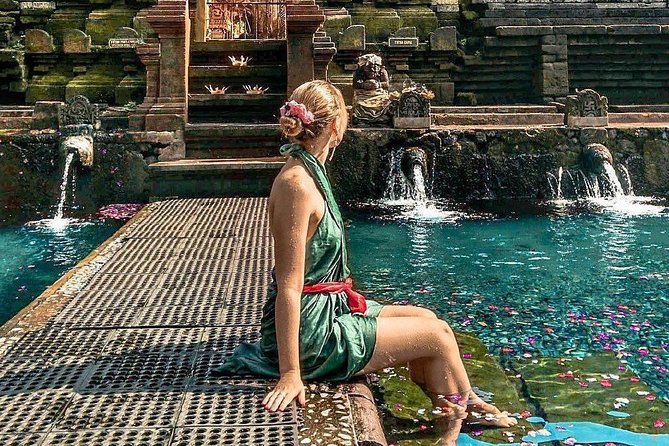 Tanah Lot Temple, Waterfall & Ubud Tour (Private & All-Inclusive) - Tanah Lot for the final major stop