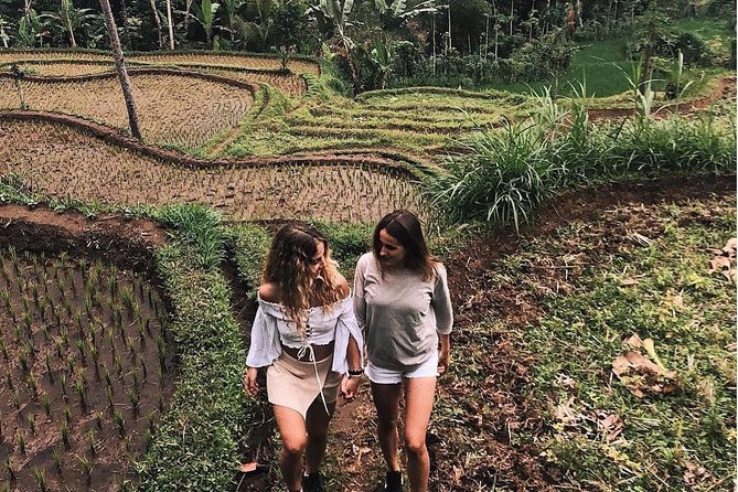 Tete Batu Tour (Culture, Rice Terraces and Waterfalls) - Walking through rice terraces and village paths