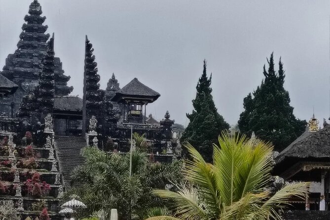 The Fantastic East Of Bali Private Guided Tour - Lunch at Ristorante Lereng Agung