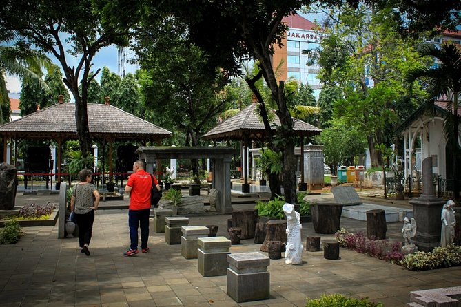 The Secret Society of Batavia - Walking Tour - Monas, Taman Pandang Istana, and the Presidential Palace