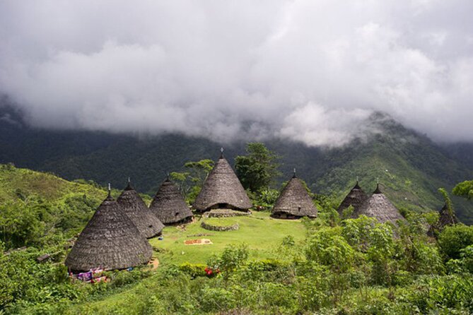 The Wonderful of Waerebo Village - Early morning views and the walk back