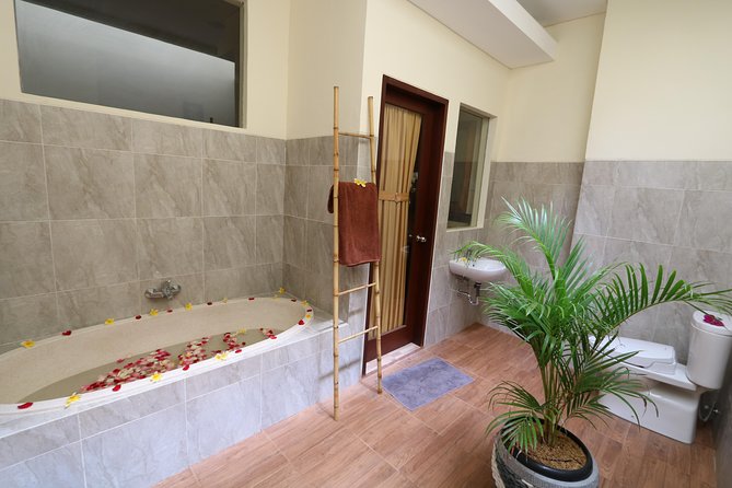 Traditional Bali Massage 90 minutes at Nusa Dua Bali - The Balinese massage approach