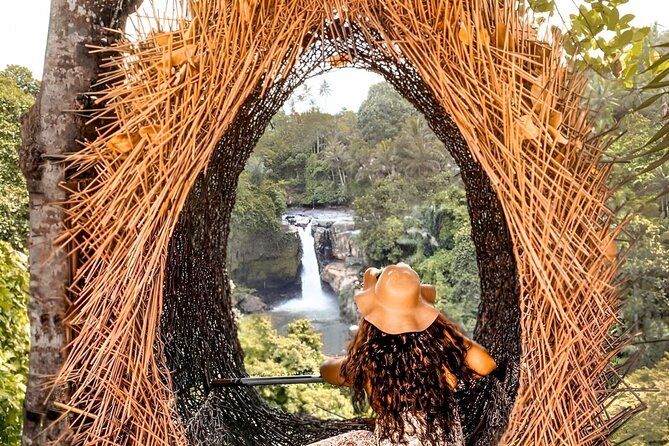Ubud Day Tour: Sacred Monkey Forest, Tegenungan Waterfall, Rice Terrace - Ubud Traditional Art Market: your chance to slow down
