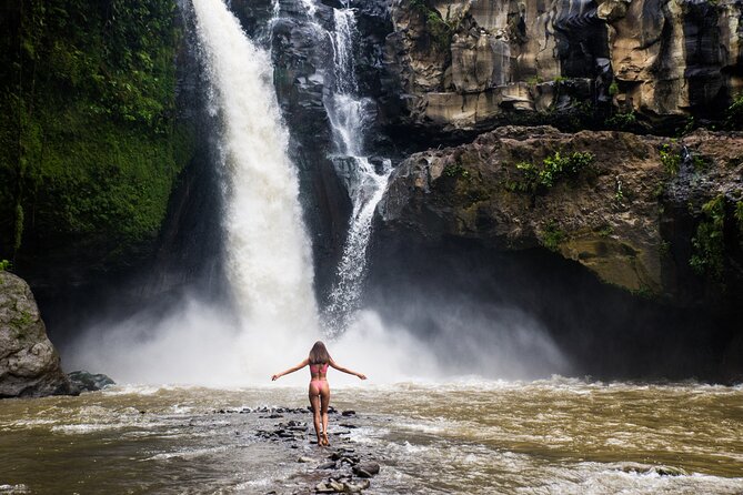 Ubud Iconic Full Day Tour Monkey Forest Rice Terraces Waterfalls - A Short Look Inside Ubud Palace