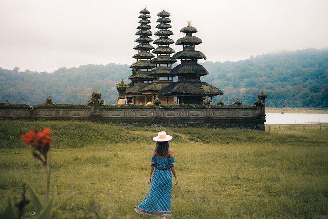 Ubud Instagram Tour – Stunning Views & Flexible Itinerary - Ulun Danu Beratan and the floating-temple view