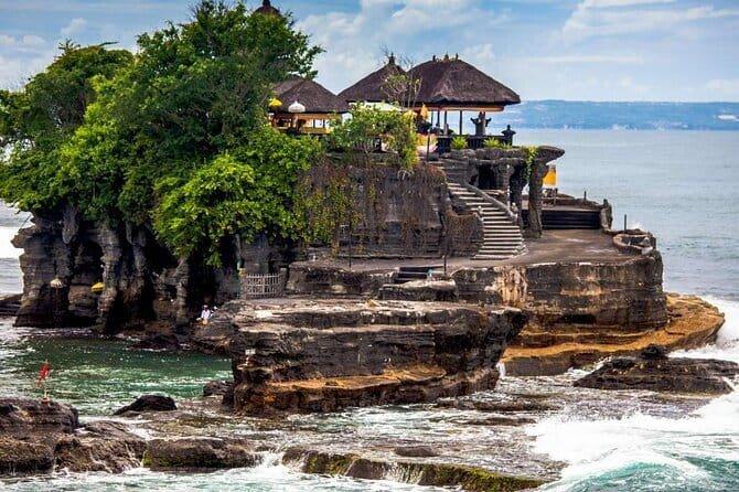 Ubud : Kintamani Downhill Cycling Tour with Lunch - A local school and Pura Desa Malet Gusti