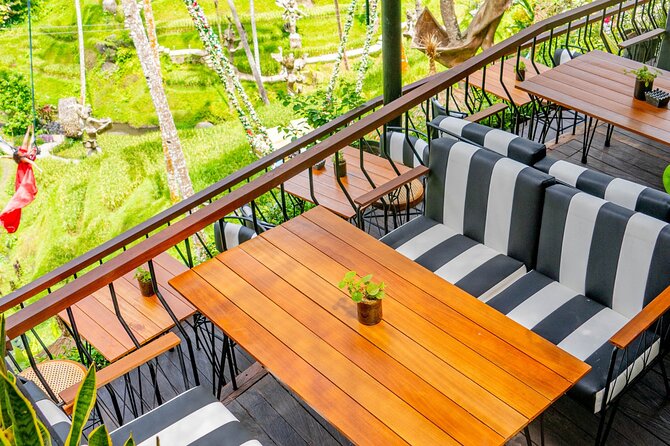 Ubud: Monkey Forest, Rice Terraces & Sacred Temples - Ubud Palace and the center of town
