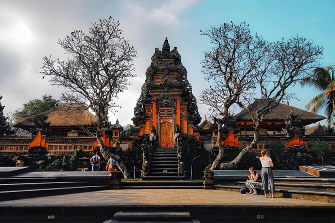 Ubud Night Half Day Trip with Legong Dance Performance - Tegalalang Rice Terrace: one hour among Bali’s stepped fields