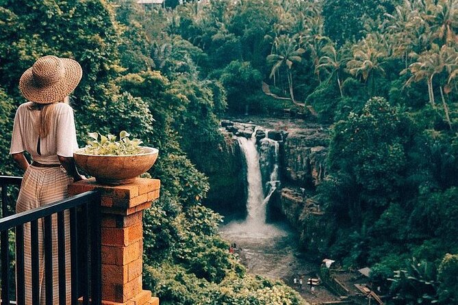 Ubud: Swing - Monkey Forest - Waterfall - Temple - Rice Terraces - Art Crafts - Sacred Monkey Forest: temples beneath the trees