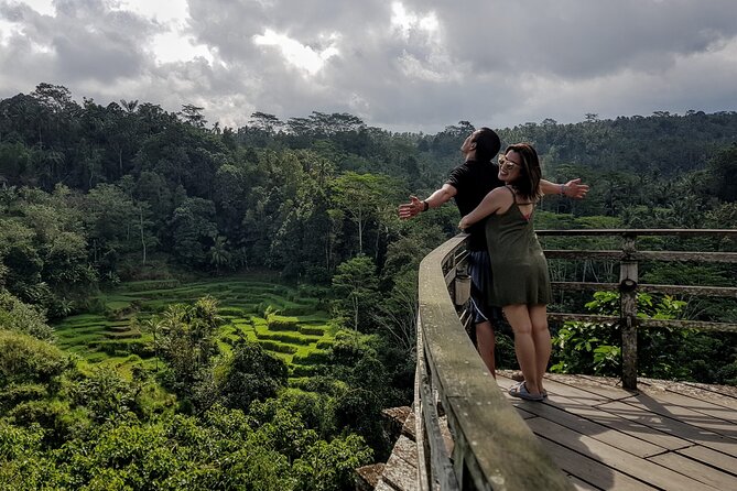 UBUD : Temple and Waterfall All Inclusive Day Tour - Tegenungan Waterfall starts the day with water and photos