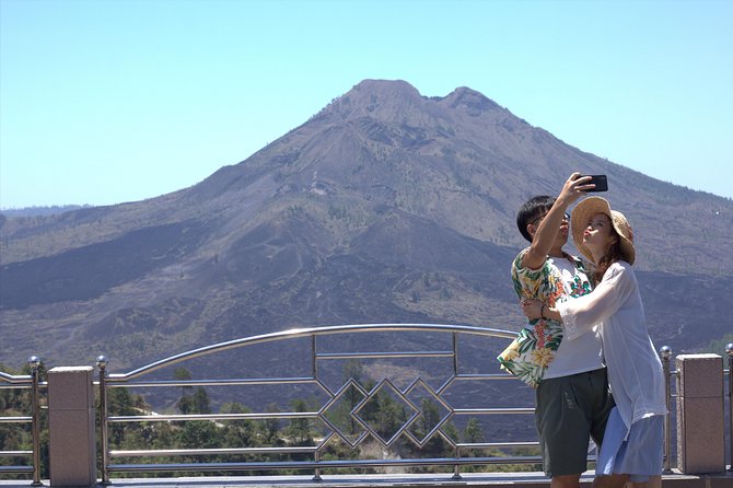 Ubud Volcano Lake and Natural Hot Spring Tour - Tegalalang Rice Terrace: a green opening scene