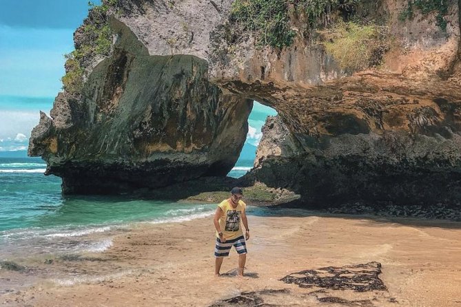 Uluwatu Instagram Tour: Unforgettable Beaches (Private & All-Inclusive) - Green Bowl’s cave and long stairway