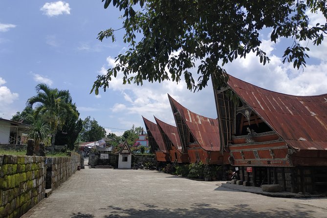 Wonderful 7 Days North Sumatra Tour (Include: 2 Days 1 Night Jungle Trekking) - Day 5: Sipiso-piso Waterfall and the road to Lake Toba